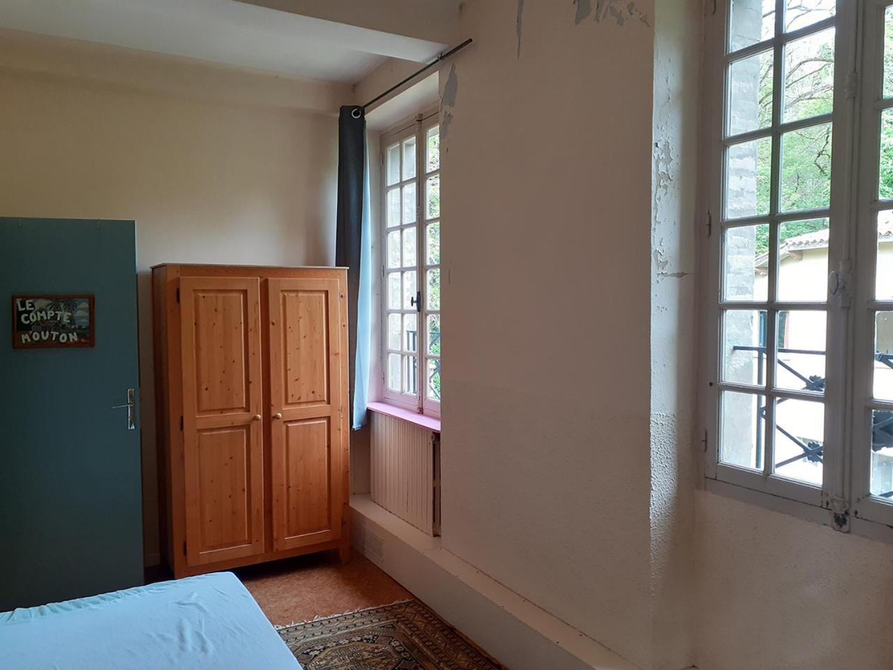 Le Moulin De Saleth Hotel Saint-Antonin-Noble-Val Room photo